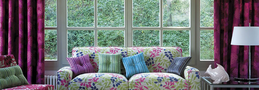 Классические шторы для гостиной: цвет и фактура